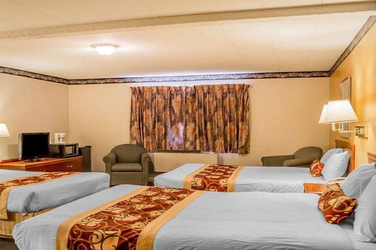 Rodeway Inn Kalkaska Exterior foto